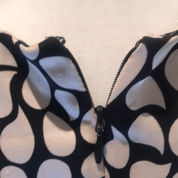 “DIANE von FURSTENBERG” VINTAGE Black and White Dress. - Picture 8 of 13